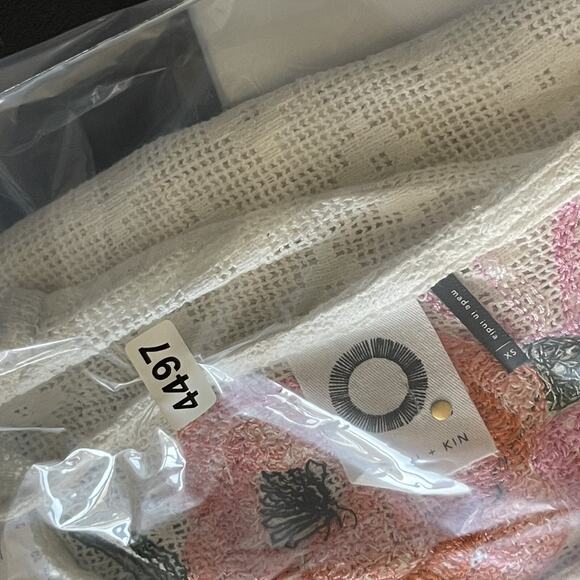 Anthropologie Akemi Kin Poncho Top Womens XS Floral Crochet Grandma Artsy FLAW - Picture 10 of 12